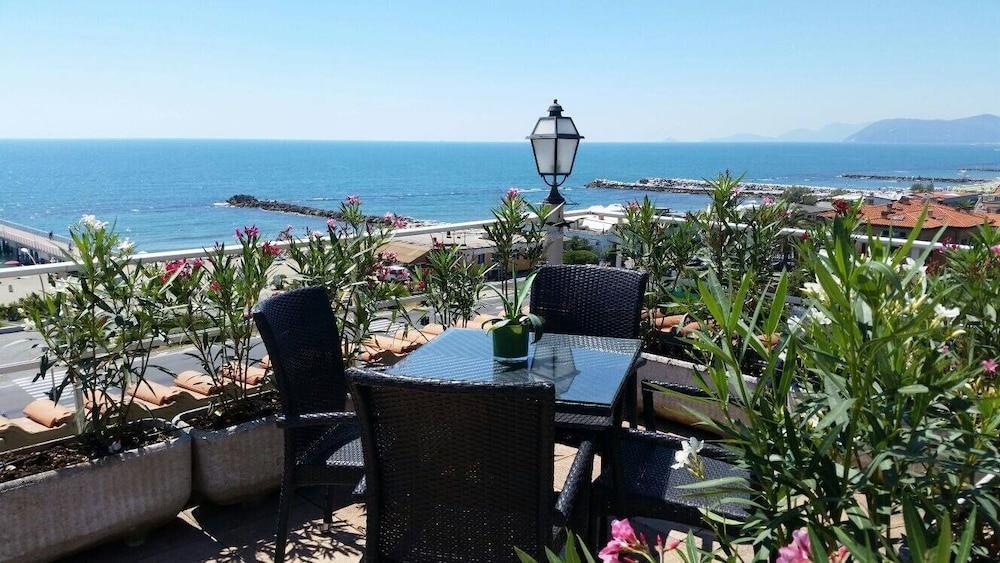 מרינה די מסה Hotel Tirreno מראה חיצוני תמונה