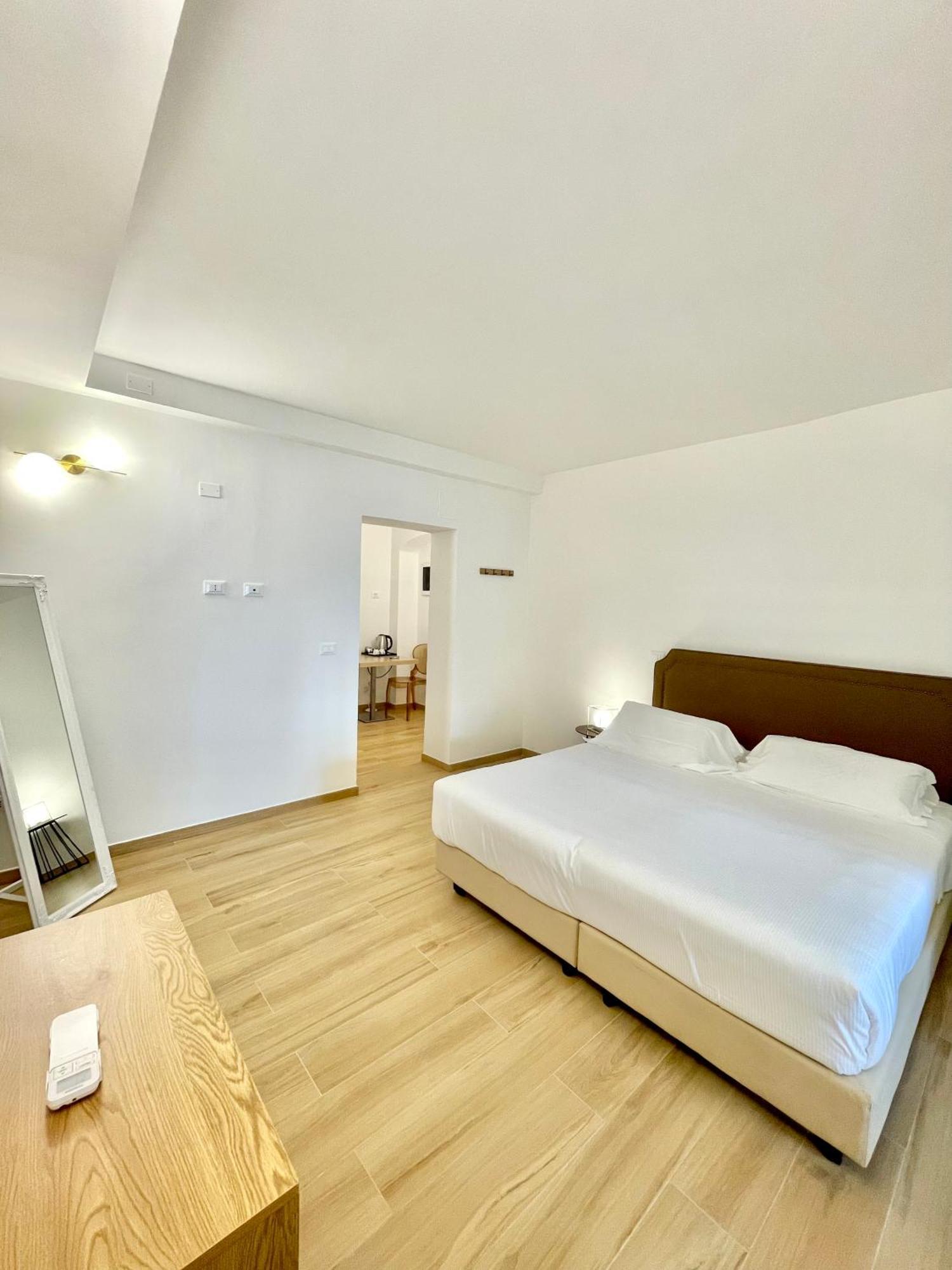 מרינה די מסה Hotel Tirreno מראה חיצוני תמונה